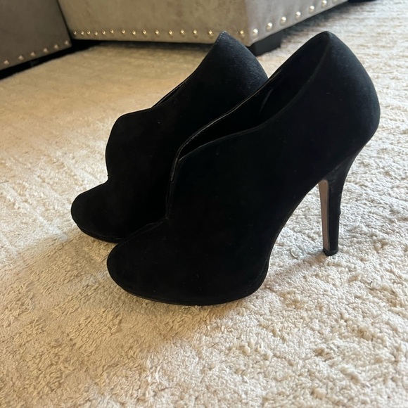 Elegant Black Women's Heels - Picture 3 of 11